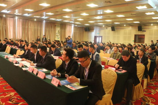 来自临沂各行各业的百余位互联网从业者出席了此次成立大会